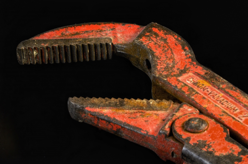 plombier-LA ROQUEBRUSSANNE-min_pipe-wrench-318084